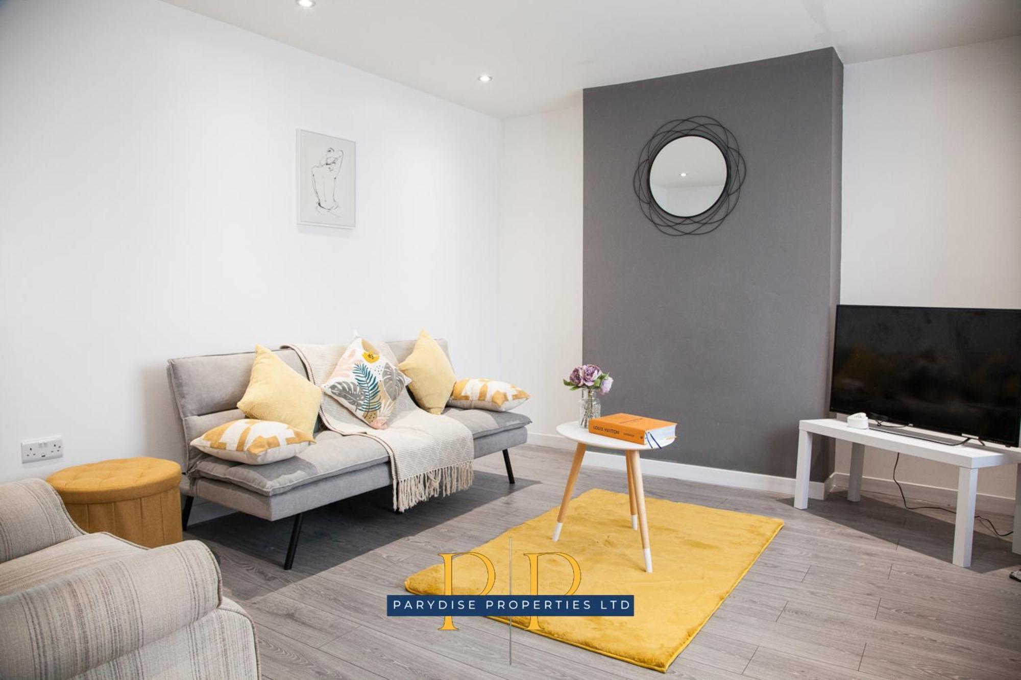 The Knutton House - Spacious Comfort By Parydise Properties - Leisure & Business Stays - Sleeps 7 Newcastle-under-Lyme Exterior photo